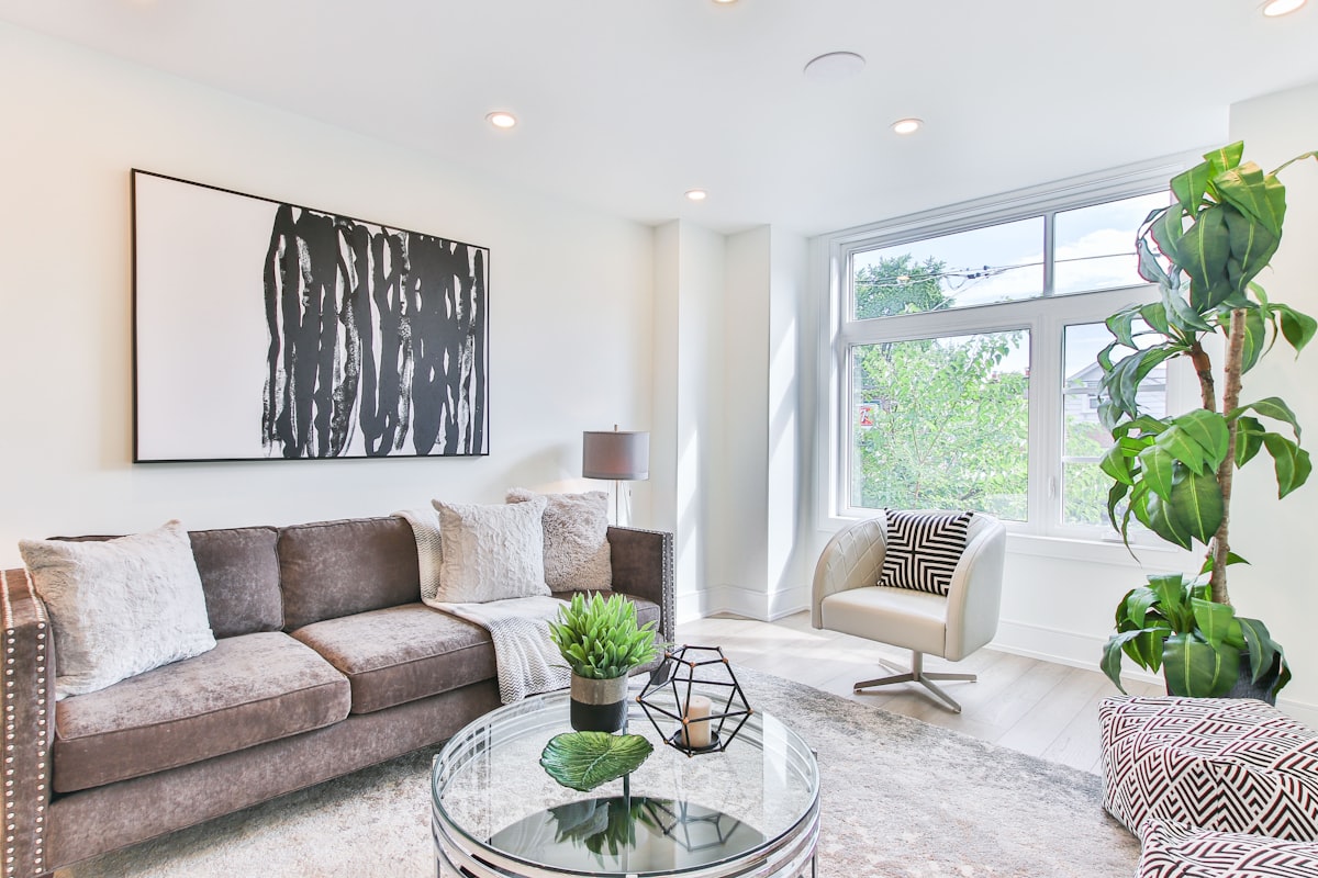 A calm living space with exposed beams and a wide clear floor.